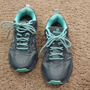Magellan size 7 womens tennis shoes